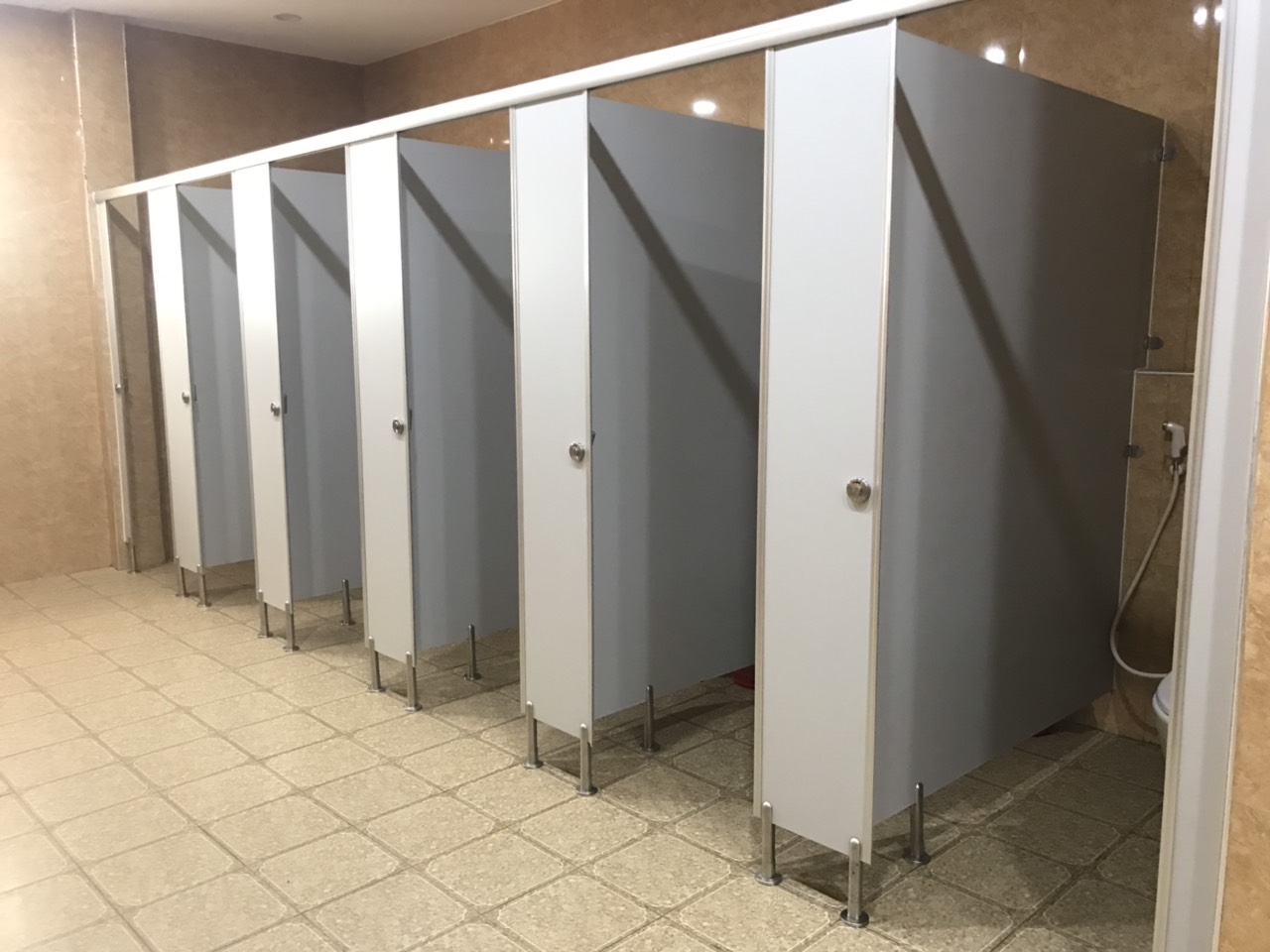 Vách ngăn vệ sinh compact
